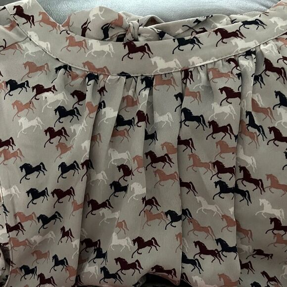 LOFT Multicolor Horse Print Blouse Tie Back SZ M NWT - Picture 10 of 10